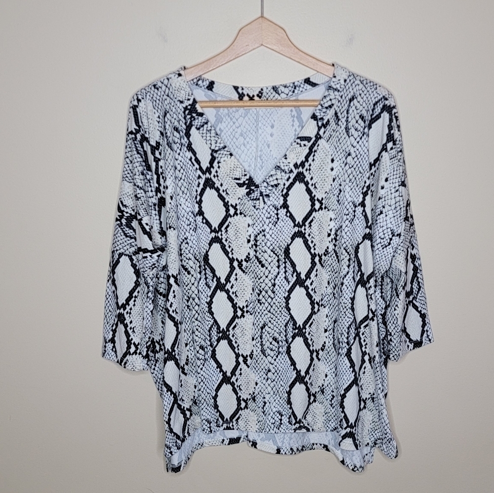 ee:some Black Ivory Snakeskin Print Dolman Sleeve Top Size Small Casual